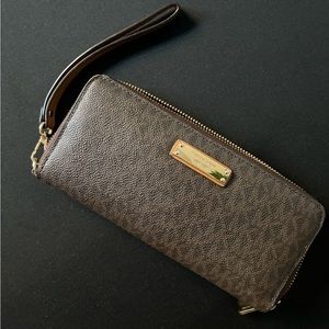 Michael Kors Large Logo Continental Wallet
